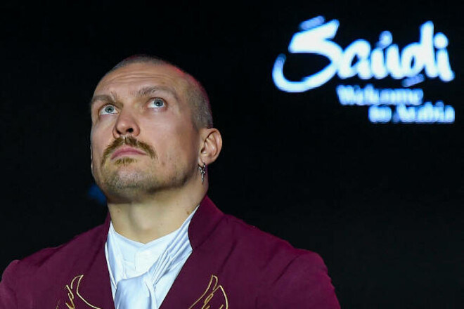 Усику запропонували бій за титул чемпіона у третій ваговій категорії Усику запропонували бій за титул чемпіона у третій ваговій категорії