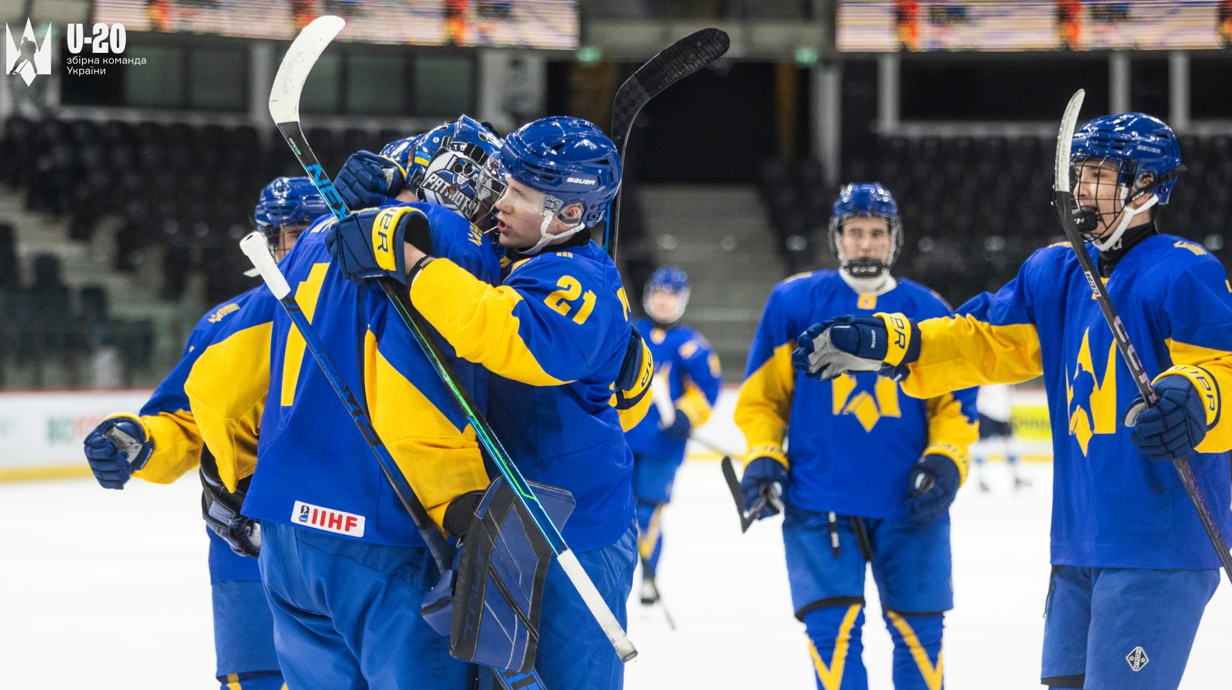 Сборная Украины обыграла Южную Корею 5:2 в 4-м туре ЧМ по хоккею U-20 и возглавила таблицу с 12 очками. Решающий матч против Японии — 17 января.