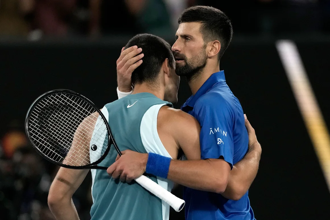 Новак Джокович одолел Карлоса Алькараса в напряжённом четвертьфинале Australian Open. Как опыт и тактика привели его к победе? Узнайте подробности!