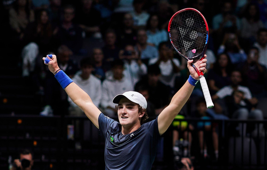 Жоау Фонсека сенсационно побеждает Андрея Рублёва на Australian Open 2025. Узнайте, как 18-летний бразилец стал звездой мирового тенниса!