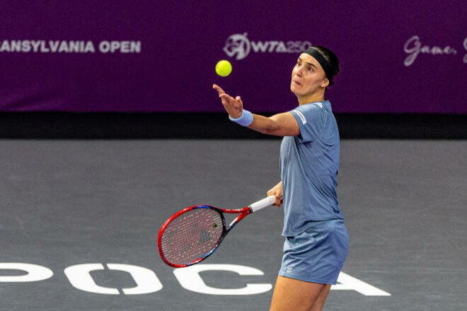 Калинина проиграла в 1/4 финала WTA 250 в Клуж-Напоке, дважды не подав на матч. Украинка не смогла пробиться в полуфинал и продлила неудачную серию в Румынии.