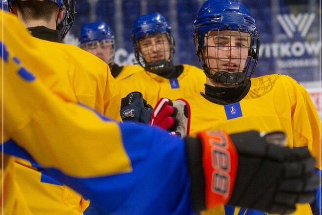 Сборная Украины U-17 обыграла Гладиаторов Трнавы 2:0 в контрольном матче на сборах в Словакии. U-18 готовится к чемпионату мира в Дивизионе 1A.