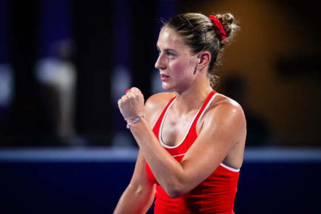 Марта Костюк уступила в четвертьфинале WTA 1000 в Дохе Амандe Анисимовой. Матч получился напряженным и завершился в трех сетах.
