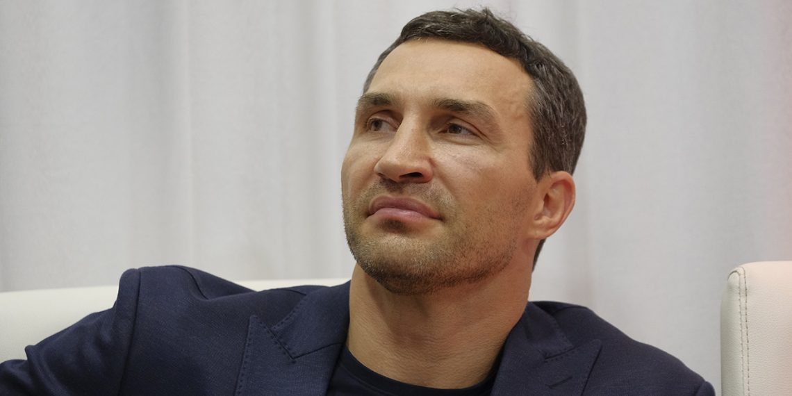 Эксперт Бен Дэвис заявил, что если Кличко вернется на ринг и встретится с Усиком, он будет аутсайдером. Украинец пока не завершает карьеру.