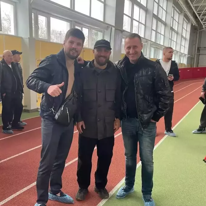 Ломаченко впервые за долгое время появился на публике. Вернулся в Украину Ломаченко впервые за долгое время появился на публике. Вернулся в Украину