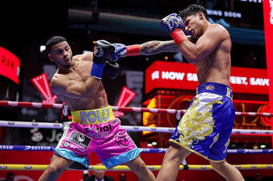 Гарсия проиграл Ромеро в бою за титул WBA