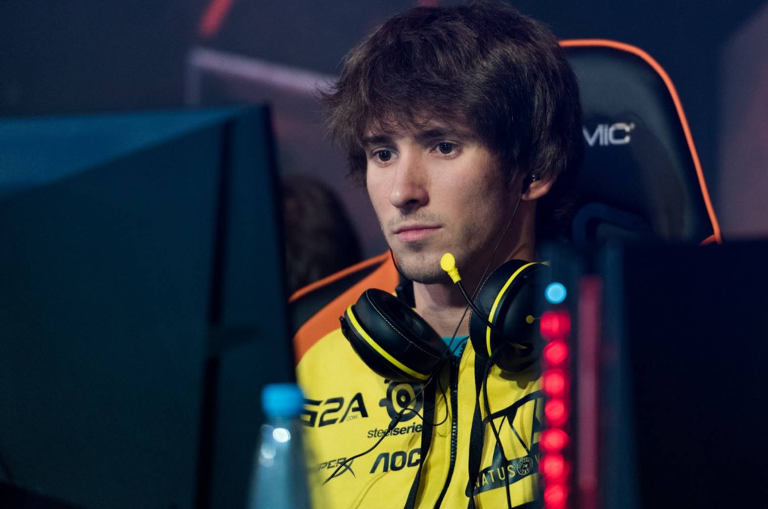 Данил Dendi Ишутин – легендарный украинский киберспортсмен, известный своей игрой в Dota 2, который изменил мир киберспорта и вдохновляет новое поколение игроков.