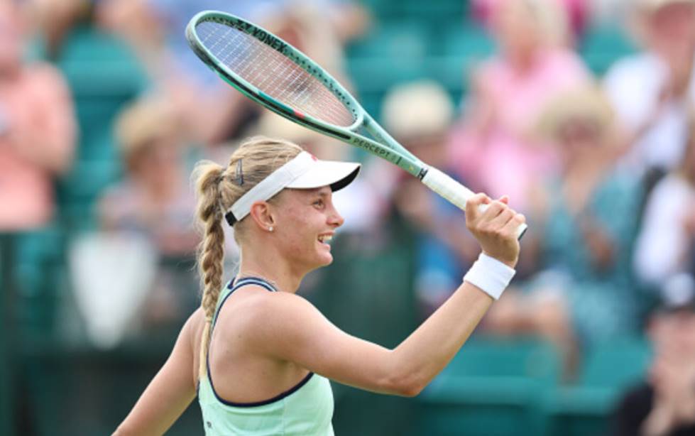 Диана Ястремская одержала победу на турнире WTA 250 в Истборне, пробившись в четвертьфинал, где встретится с Александрой Эалой.