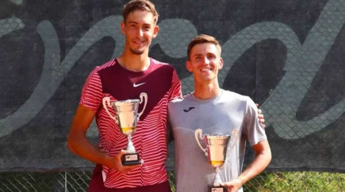 Украинские теннисисты Брайнин и Кравченко выиграли парный турнир ITF M15 в Ньиредьхазе, обыграв чешско-словацкую пару в двух сетах.