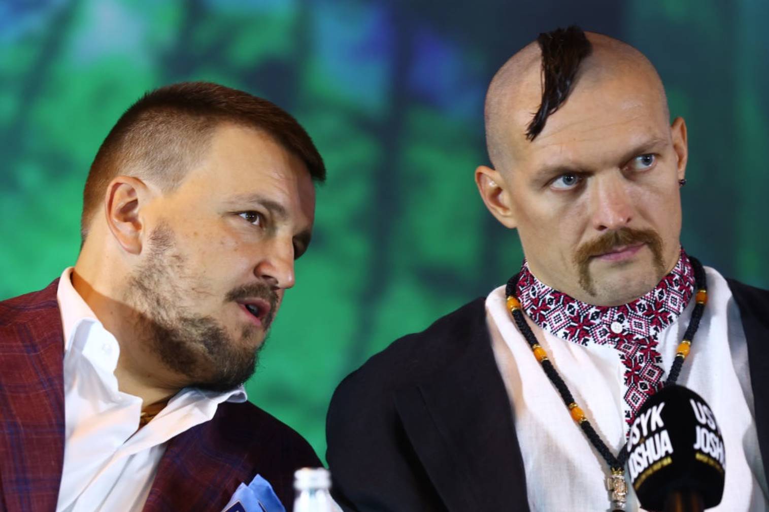 Александр Усик и Александр Красюк прекратили сотрудничество перед боем с Дюбуа. Причины неизвестны, боксёр пока не прокомментировал ситуацию.