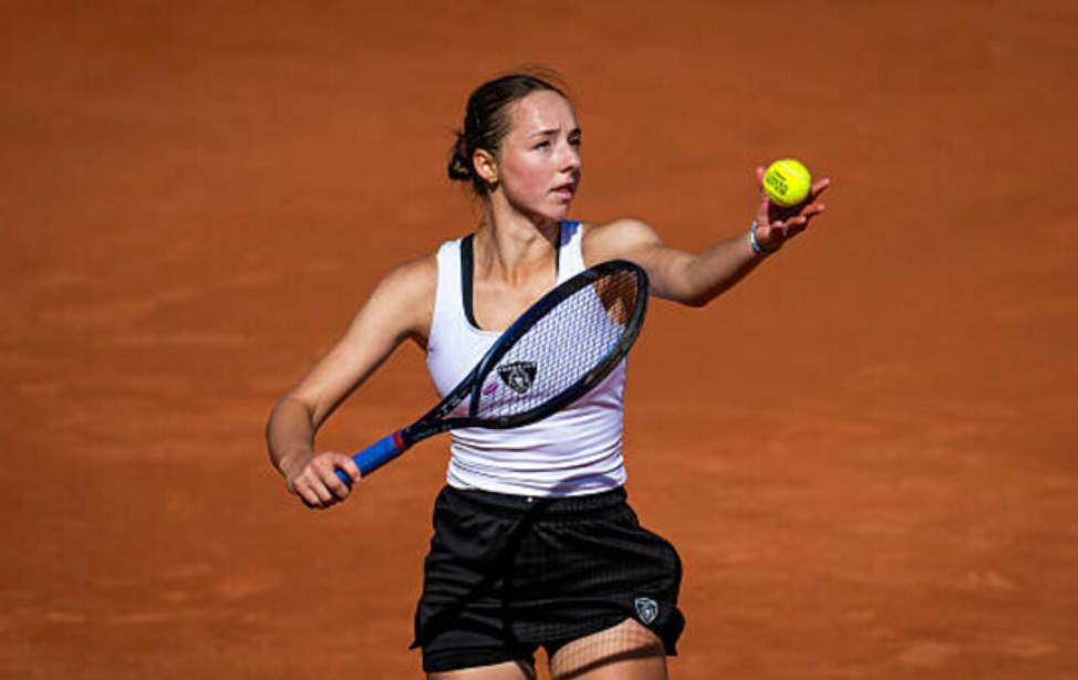 Олейникова и Соболева выбыли с турниров ITF W100 и W75 в первом раунде, уступив соперницам в трёхсетовом и двухсетовом матчах соответственно.