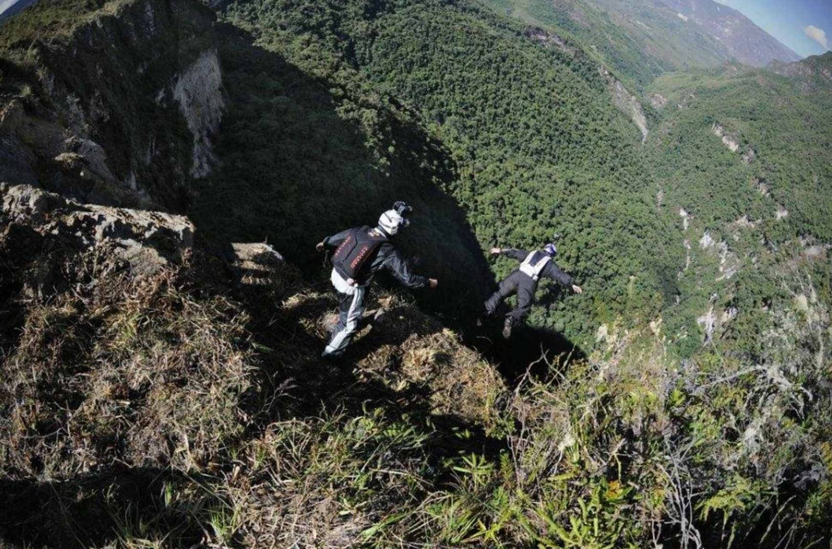 Самые опасные виды спорта в мире: рейтинг, особенности и риски для здоровья. Узнайте, какие спортивные дисциплины считаются самыми экстремальными.