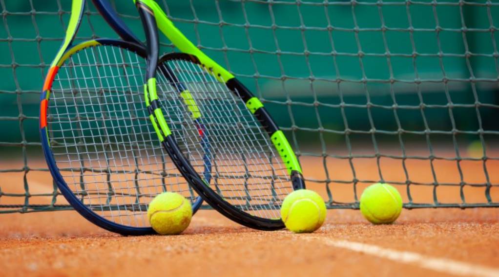 Узнайте простыми словами, как формируется рейтинг ATP и WTA, какие турниры на него влияют и почему позиции теннисистов постоянно меняются.