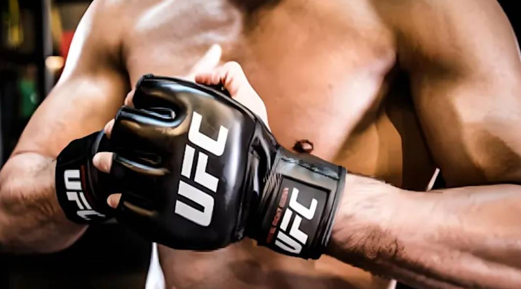 Узнайте, сколько длится раунд в ММА и UFC, количество раундов, перерывы между ними и особенности смешанных единоборств для зрителей и спортсменов.