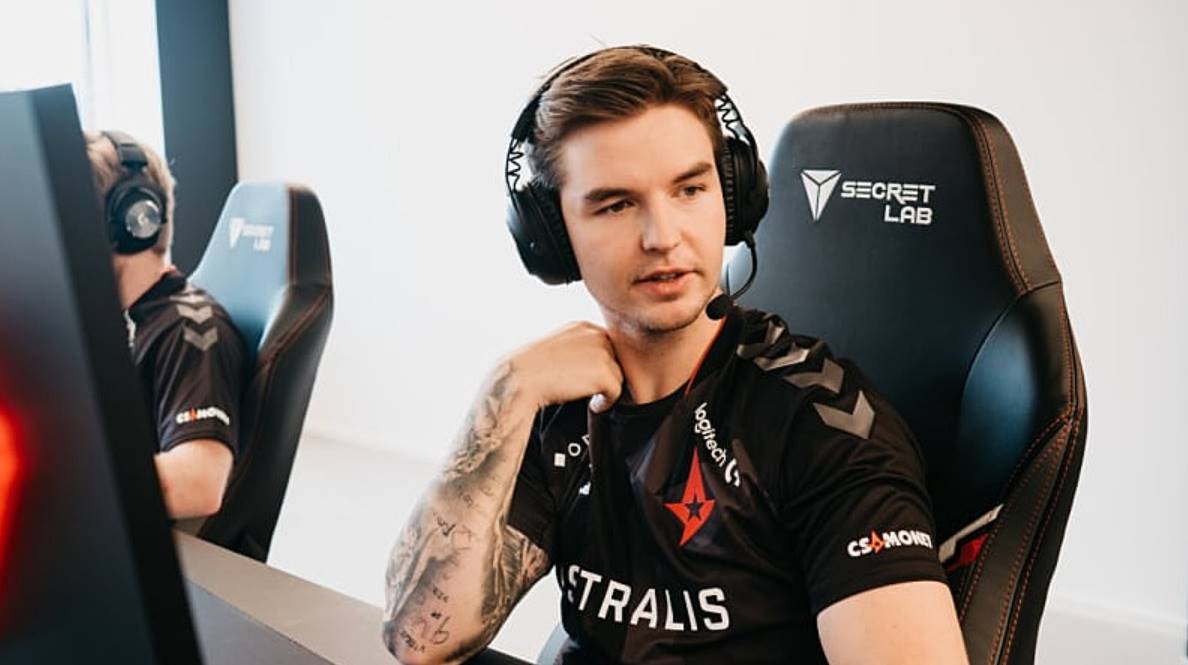 Николай «dev1ce» Ридц — легендарный игрок в CS:GO. Его достижения, личная жизнь и доходы — всё, что вы хотели знать, собрано в одном материале.