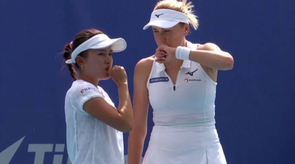 Надежда Киченок и Макото Ниномия выиграли парный титул WTA 250 в Праге, обыграв чешскую пару в трёхсетовом финале. Это 11-й трофей Киченок.