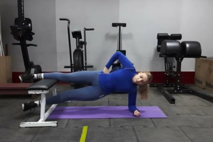 Копенгагенская планка помогает укрепить живот, пах и колени, улучшает стабильность и делает тренировки более эффективными.