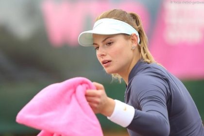 Катарина Завацкая в трёхсетовом поединке обыграла Ализэ Лим и пробилась в четвертьфинал турнира ITF W50 в Бытоме, где её соперницей станет нидерландка Ева Веддер.