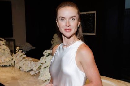 Элина Свитолина представила бренд Solo for Diamonds в белом платье, подчеркнув сочетание красоты, ценностей и украинского духа.