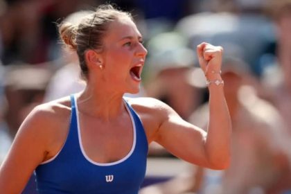 Марта Костюк впервые вышла в четвертый раунд US Open, обыграв Диан Парри со счетом 3:6, 6:4, 6:2. Следующий матч — против Каролины Муховой.