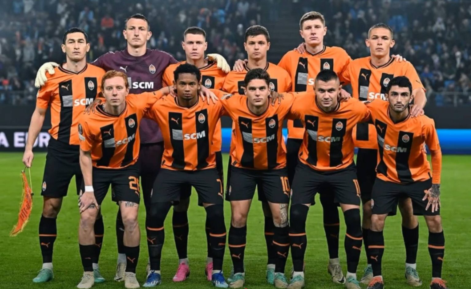Узнайте о фан-культуре ФК «Шахтёр»: гимн, кричалки, девизы и песни, которые вдохновляют команду и объединяют тысячи болельщиков на трибунах.
