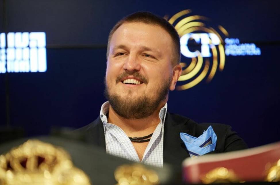 Александр Красюк прокомментировал слухи о возможном поединке Усика с Джейком Полом, назвав его нереальным в боксе, но прибыльным как шоу.