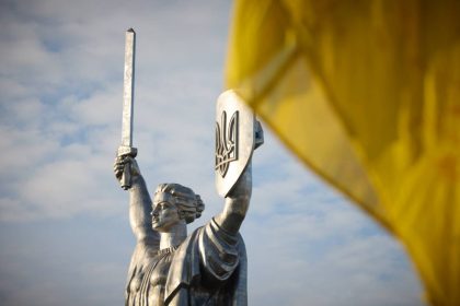 Узнайте об истории, традициях и современном праздновании Дня Независимости Украины 24 августа, а также о популярных поздравлениях и идеях для праздника.