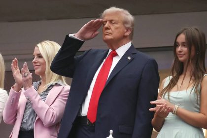 Дональда Трампа освистали во время финала US Open, однако эти моменты не попали в телетрансляцию. USTA призвала вещателей избегать показа реакции зрителей.