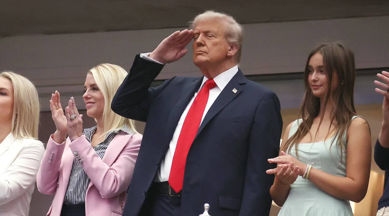 Дональда Трампа освистали во время финала US Open, однако эти моменты не попали в телетрансляцию. USTA призвала вещателей избегать показа реакции зрителей.