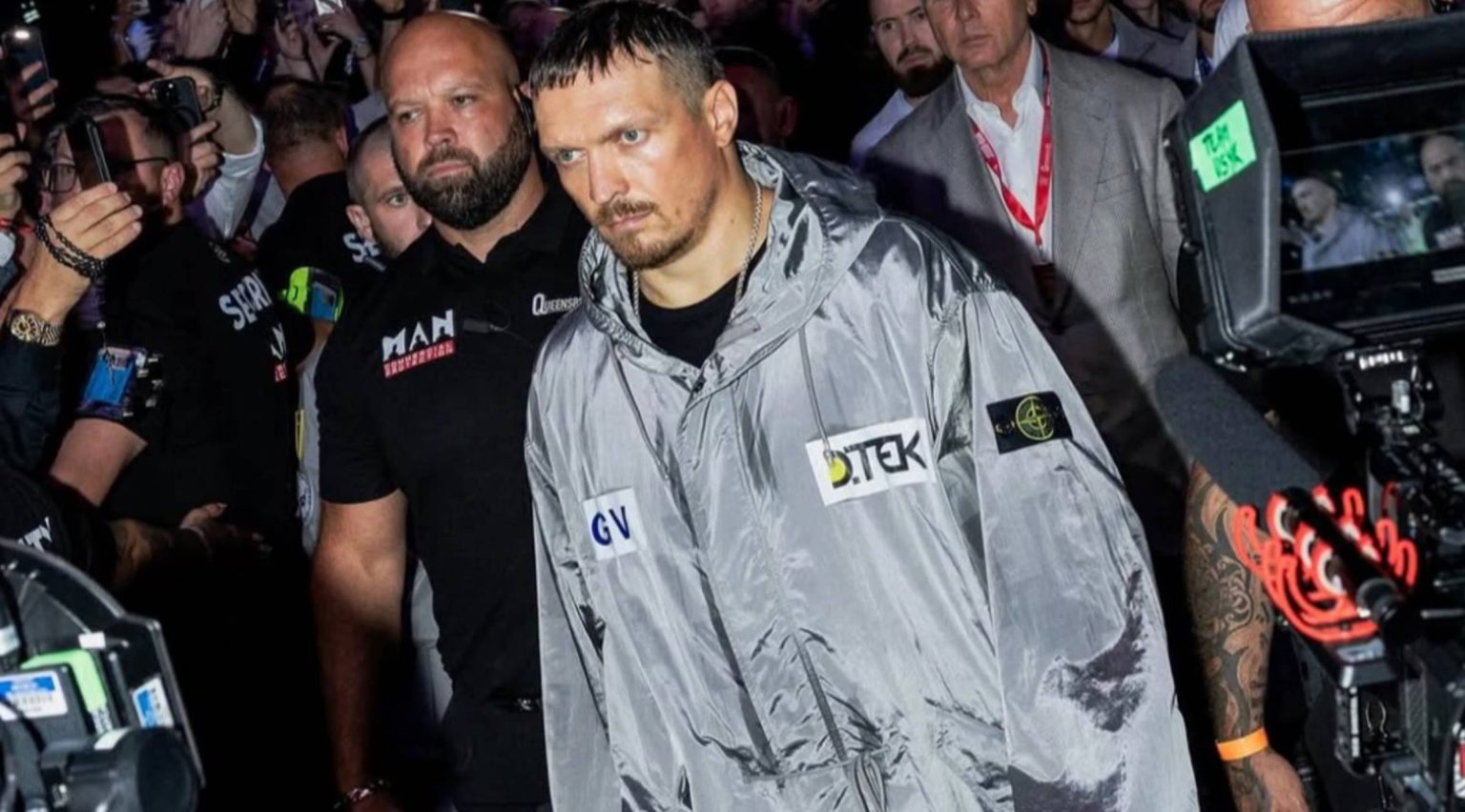 Александр Усик стал лицом кампании Stone Island: билборды в Лондоне, ролик со звёздами и символическая куртка с именами его семьи.