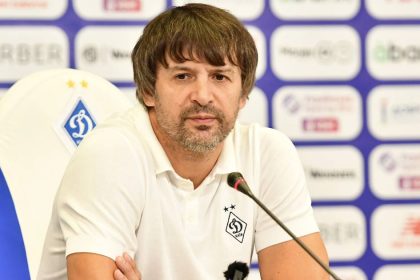 Узнайте биографию Александра Шовковского, его футбольные достижения, состояние, личную жизнь и чем сегодня занимается легендарный голкипер.