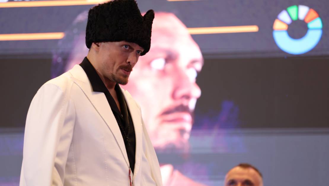 Команда Усика поддержала решение WBO предоставить 90 дней для переговоров и прокомментировала сомнения относительно травмы боксёра, объяснив его физическое состояние.