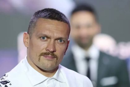 Фанаты возмутились участием Усика в благотворительном матче, ведь он получил отсрочку боя от WBO из-за травмы спины, но всё же вышел на поле.