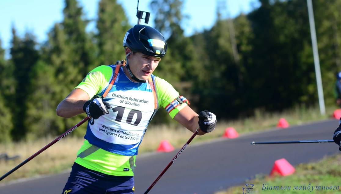 Виталий Мандзин выиграл суперспринт на чемпионате Украины по летнему биатлону, опередив Антона Дудченко и Степана Кинаша.