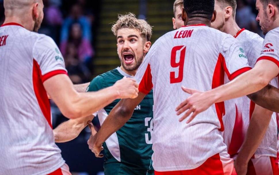 Польша победила Канаду 3:1 в 1/8 финала чемпионата мира по волейболу на Филиппинах и пробилась в четвертьфинал турнира.