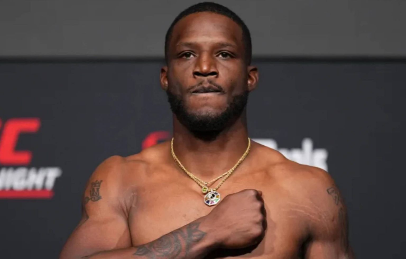 Бывший боец UFC Карл Роберсон вышел на бой BKFC с электронным браслетом на ноге. Спортсмен ранее был осуждён за серию тяжких преступлений.