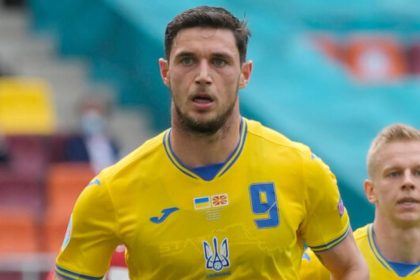 Узнайте всё о Романе Яремчуке: биография украинского нападающего, клубная карьера, личная жизнь, зарплата и 10 ключевых фактов.