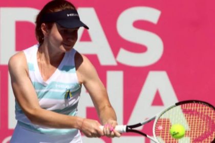 Дарья Снигур разгромила Елену Малыгину и вышла в полуфинал турнира ITF W75 в Глазго, одержав третью победу подряд на соревнованиях.