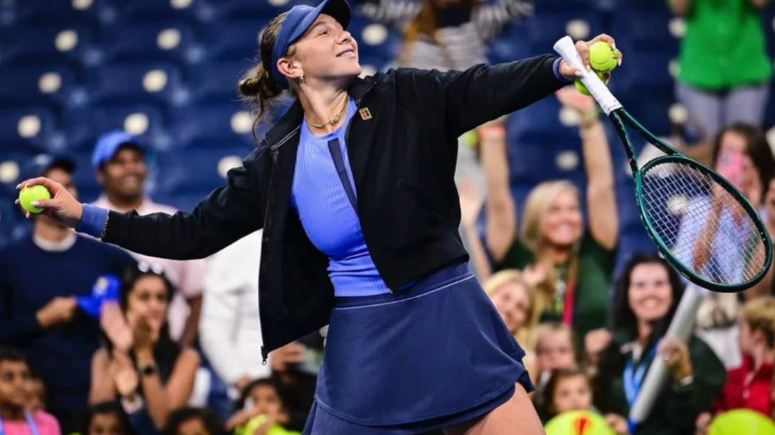 Анисимова разгромила Гофф 6:1, 6:2 и вышла в финал WTA 1000 в Пекине. Это третий «тысячник» в её карьере и второй финал сезона.