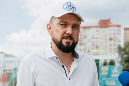 Узнайте биографию, факты, бизнес и личную жизнь Романа Солодаренко — президента ФК «Кудривка», его деятельность и футбольные амбиции.