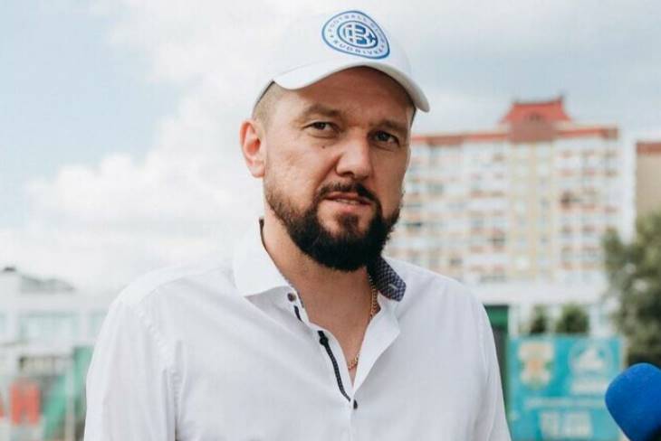 Узнайте биографию, факты, бизнес и личную жизнь Романа Солодаренко — президента ФК «Кудривка», его деятельность и футбольные амбиции.