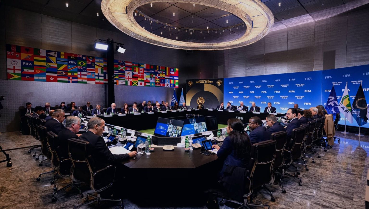 ФИФА отказалась отстранить Израиль от турниров, заявив о своей роли в развитии футбола, а не решении геополитики.