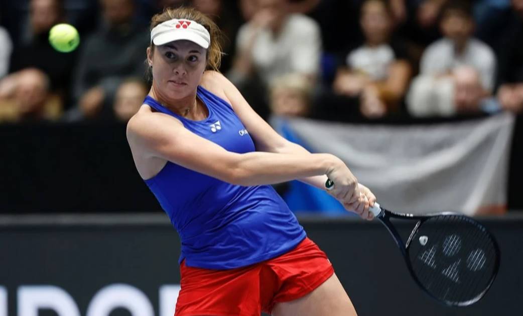 Линда Носкова и Белинда Бенчич сыграют в финале турнира WTA 500 в Токио. Елена Рыбакина снялась перед матчем, сохранив силы к Итоговому турниру.