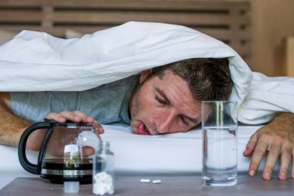 Можно ли тренироваться при похмелье и чем это грозит организму. Разбираем влияние алкоголя на мышцы, сердце и восстановление.