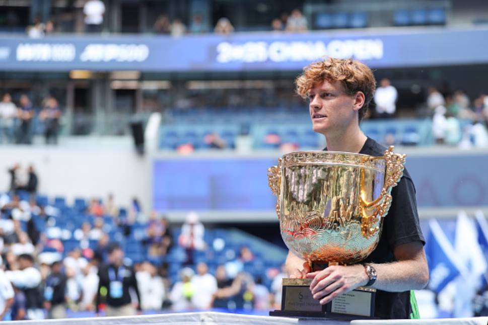 Янник Синнер во второй раз выиграл турнир ATP 500 в Пекине, разгромив в финале американца Лернера Тьена со счетом 6:2, 6:2. Это 21-й титул в карьере итальянца.