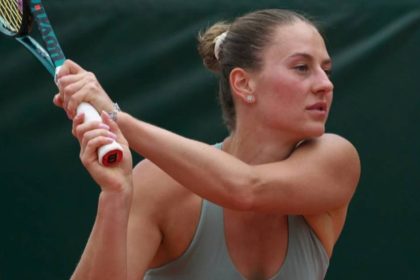 Марта Костюк уступила Каролине Муховой в первом круге WTA 1000 в Ухане после трёхсетовой борьбы, проиграв 6:2, 2:6, 4:6 за 2 часа 34 минуты.