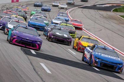 Кайл Ларсон выиграл чемпионат NASCAR Cup Series 2025, преодолев падение с 29-го места и обогнав лидеров Гемлина и Байрона.