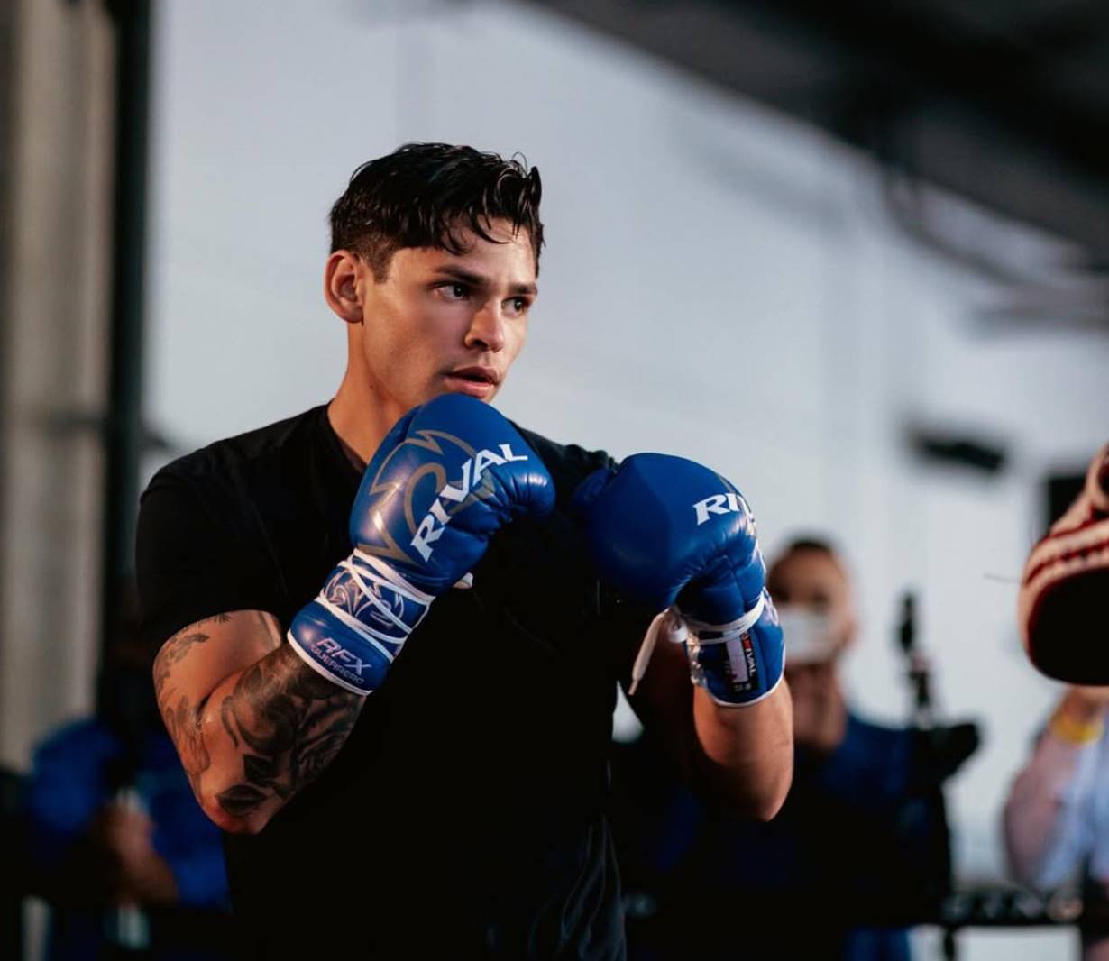 Райан Гарсия объявил о титульном бое против чемпиона WBC Марио Барриоса, который пройдёт 21 февраля 2026 года. Место проведения ещё не определено.
