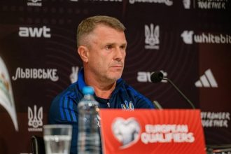 Сергей Ребров объяснил видео с игрой в падел вместе с Василием Березуцким, извинился перед украинцами и рассказал о помощи ВСУ. Читайте детали заявления.