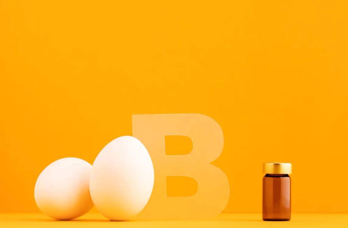 Узнайте, в каких продуктах содержится витамин B12, и как он поддерживает здоровье организма, улучшает нервную систему и обмен веществ.